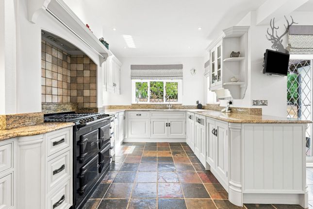14 Whitehall Lane, Buckhurst Hill photo 4