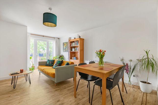 Flat 35, Offers Court, Winery Lane, Kingston Upon Thames photo 2