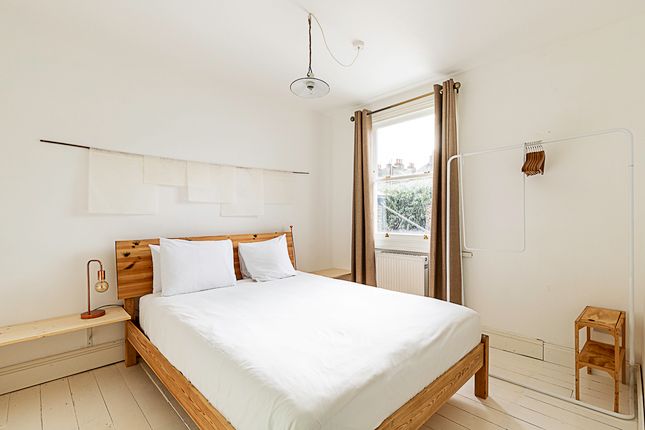 Town house to rent in Kenton Road, London