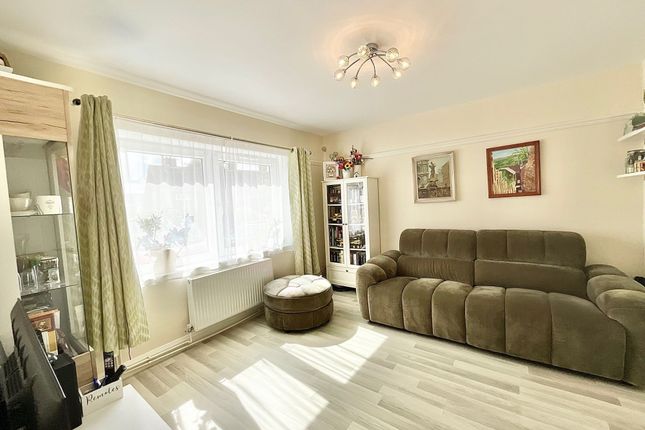 9 Robina Drive, Stoke-On-Trent photo 2