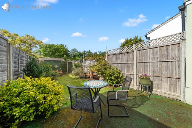 39, Tharp Road, Wallington photo 2