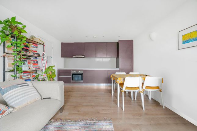 Flat 4, Kinnear Apts Chadwell Lane, London photo 4