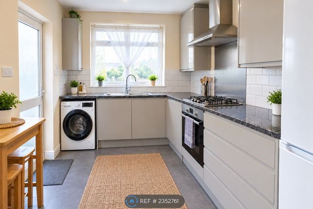 Jesmond Avenue, Wembley photo 4