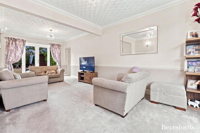 49, Glanville Drive, Hornchurch photo 3