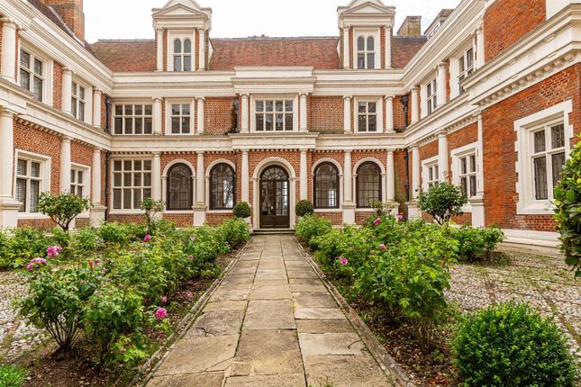 Flat for sale in Hill Hall, Theydon Mount, Epping