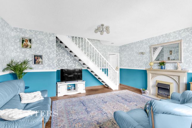 8, Crossfield Close, Wardle photo 2
