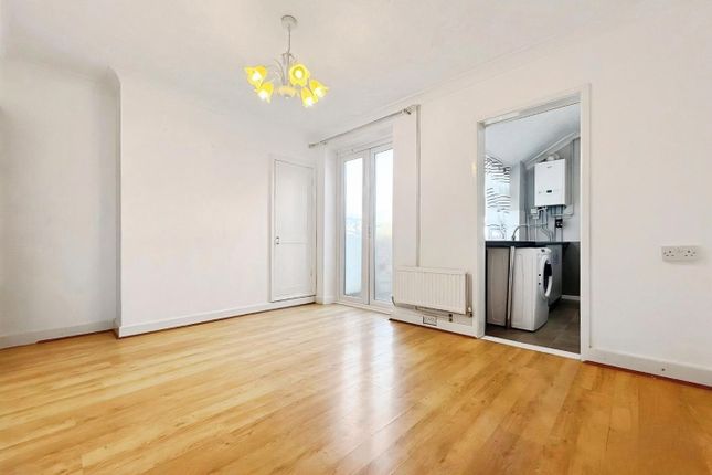 13, Windsor Avenue, Chatham photo 3