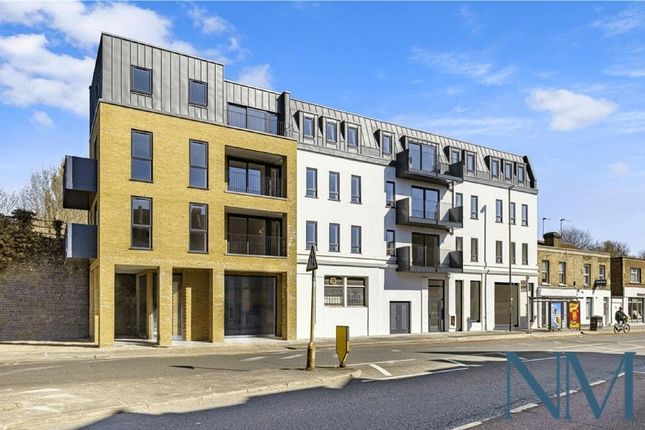 Stylish One-Bedroom Apartment With Private Balcony On Kingston Road, Raynes Park