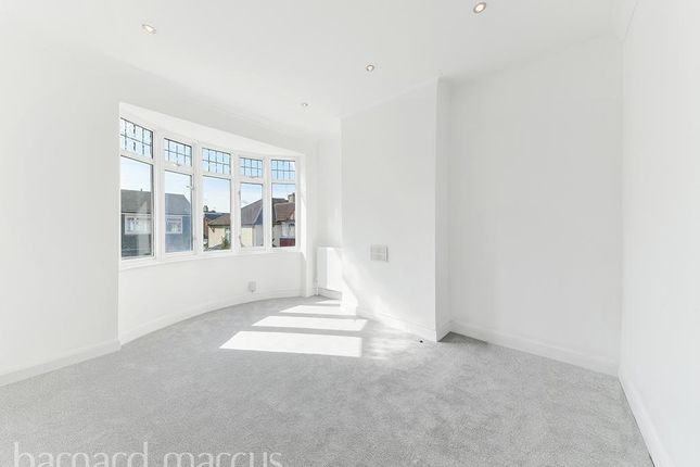 12, Midhurst Avenue, CROYDON photo 3