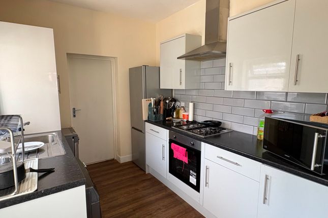 35, Avonwick Road, Hounslow photo 4