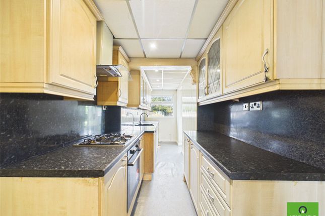 302, Crow Lane, Romford photo 3