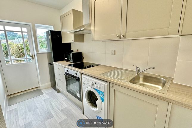Flat, Broad St, Penryn photo 5