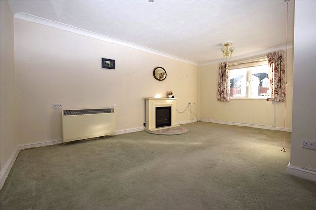 55, Willow Court, Alton photo 2