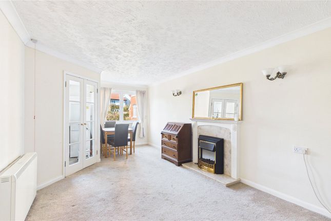 40, Hart Dene Court, Surrey photo 3