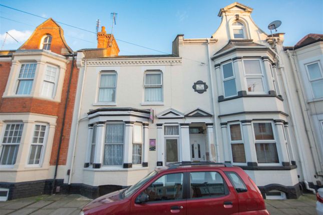 Thumbnail Flat for sale in Holly Road, Northampton