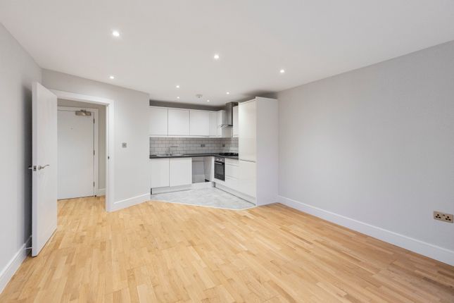Thumbnail Flat to rent in Apex House, London Road, Bracknell, Berkshire
