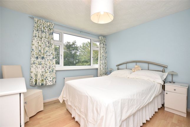 11, West Lea Drive, Wakefield photo 5
