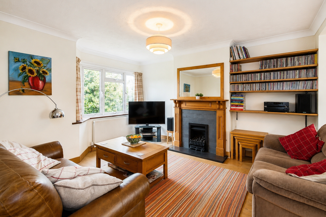 7, Whitehouse Way, Iver photo 2