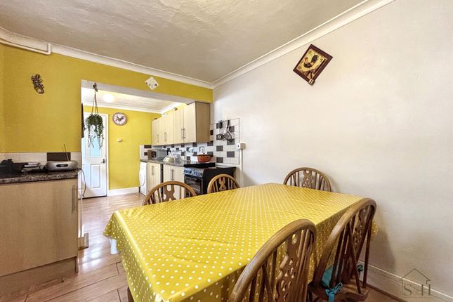 69 Buckland Avenue, Dover photo 3