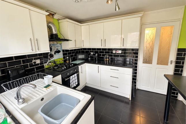 26, Landseer Court, Corby photo 3