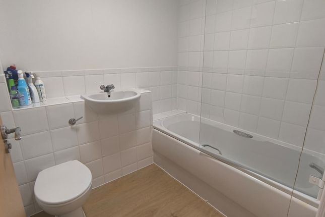 Ovaltine Court, Ovaltine Drive, Kings Langley photo 5