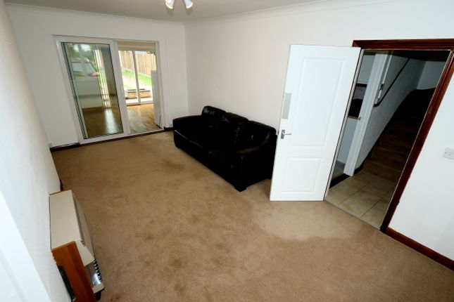 Terraced house to rent in Hawthorn Way, Cambridge