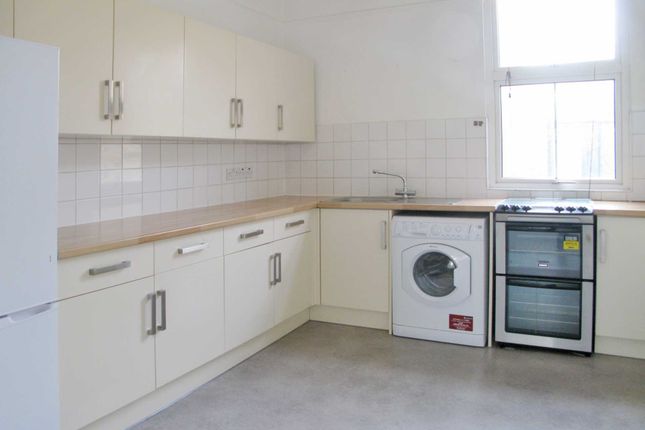 First Floor Flat, Brewster Gardens, London photo 2