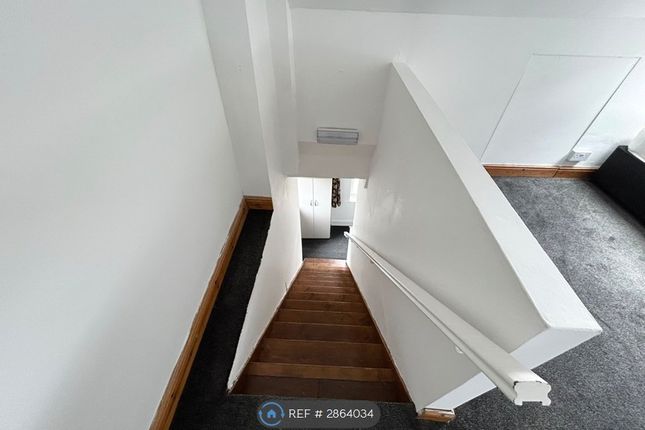 Flat, Penn Road, Wolverhampton photo 5