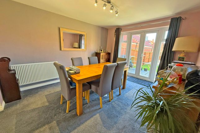 2, Foxglove Way, Scarborough photo 4