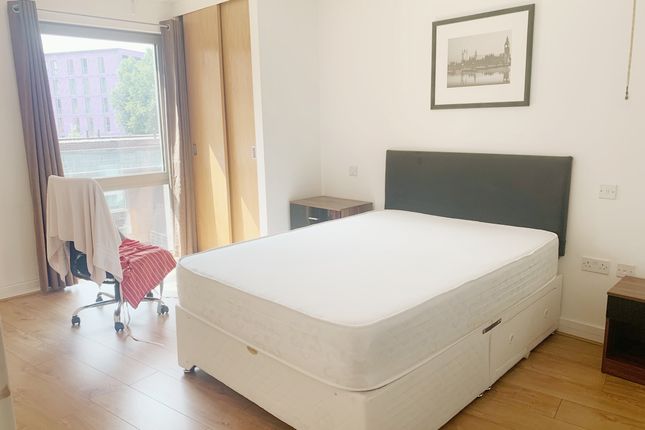 Flat 18, London photo 2