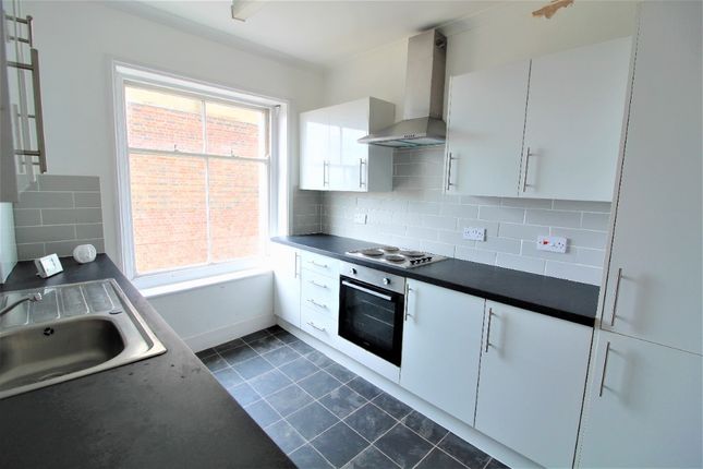 Flat to rent in Western Road, Hove