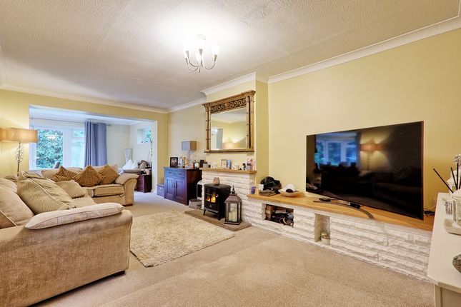73, Great Fox Meadow, Brentwood photo 3