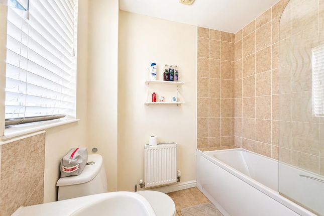 35, Westland Drive, Lee-On-The-Solent photo 4