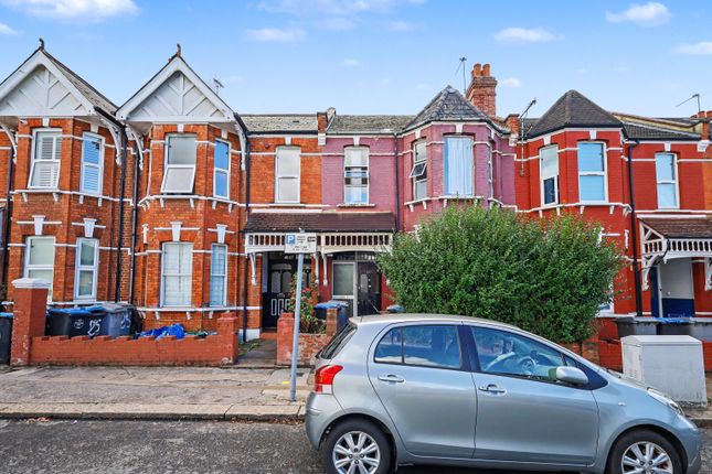 3-bed flat on 27a Temple Road, Cricklewood, £250,000