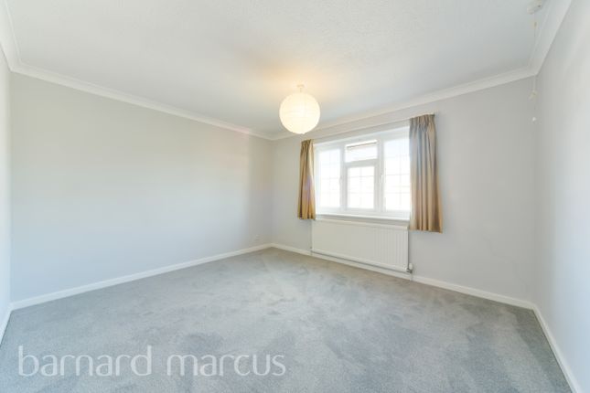 60, Delaporte Close, EPSOM photo 4