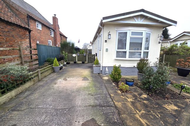 2-bed caravan on 45, St. Oswalds Park, Newark, £69,500