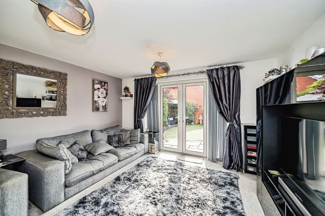 3, Barge Crescent, Aylesbury photo 2