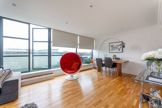 Thumbnail Flat for sale in Town Meadow, Ealing, Brentford
