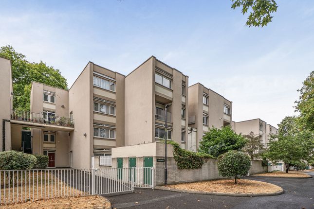 2-bed house on Cedars Road, Clapham Common North Side, £450,000