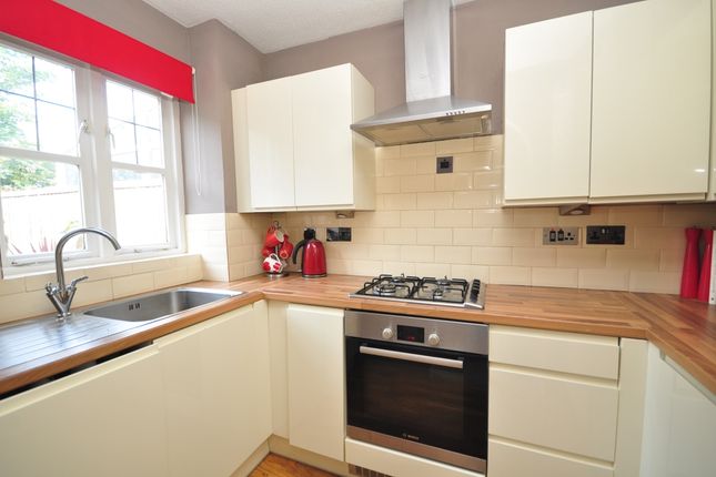 44, Drake Avenue, Caterham photo 4