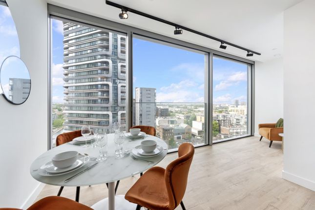 Flat to rent in Valencia Tower, 250 City Road