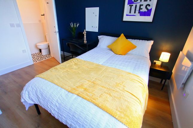Room 4, 12 Lord Street, Halifax photo 4