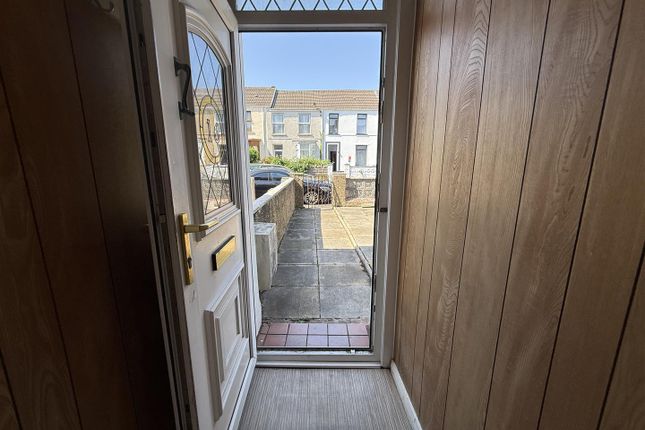 16, Lakefield Place, Llanelli photo 5