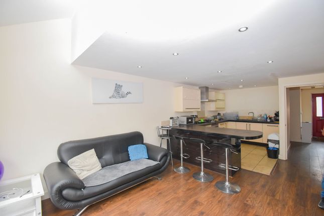 72 Eastleigh Road, Leicester photo 4