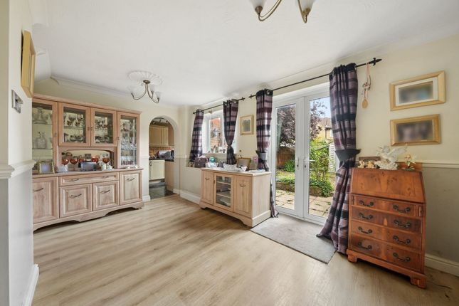 61 Manston Close, Bicester photo 3