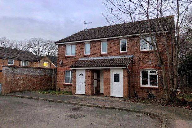 Flat to rent in Glenview Close, Crawley