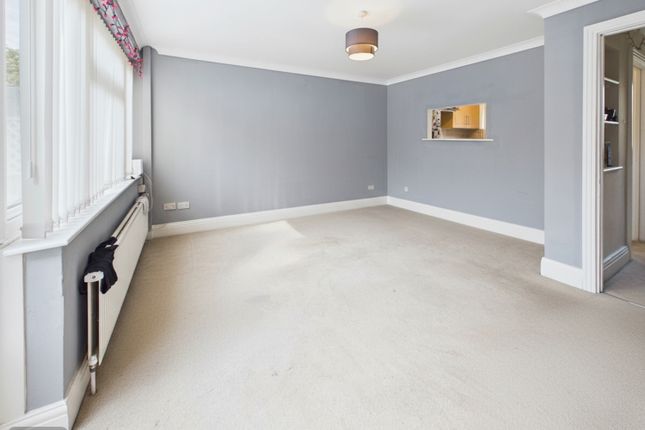 2, Kildare Close, Bordon photo 3