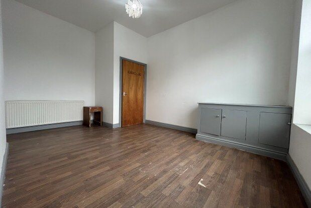 Flat to rent in Earle Road, Liverpool L7
