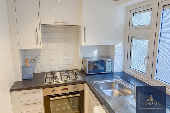 49A, Yardley Lane, London photo 5