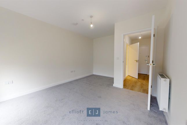 48 Luctons Close, Epping Gate, Loughton photo 4